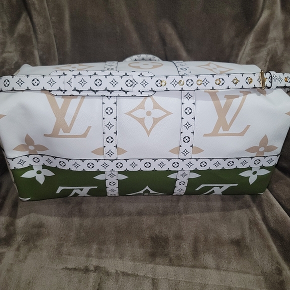 Louis Vuitton GIANT MONOGRAM Keepall 50 Bandouliere Khaki Green/Beige/White Bag - Picture 4 of 16